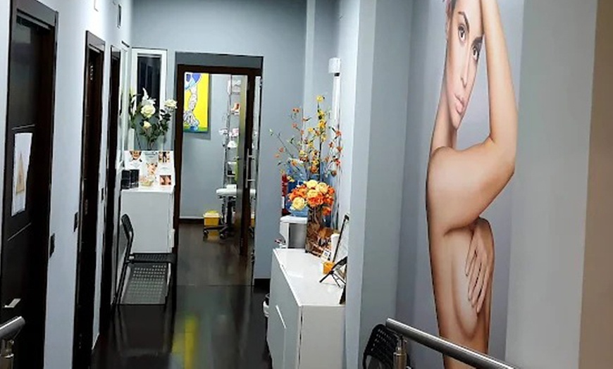 Image 4: Corporal reductor: Sesiones de cavitación, presoterapia y masaje drenante