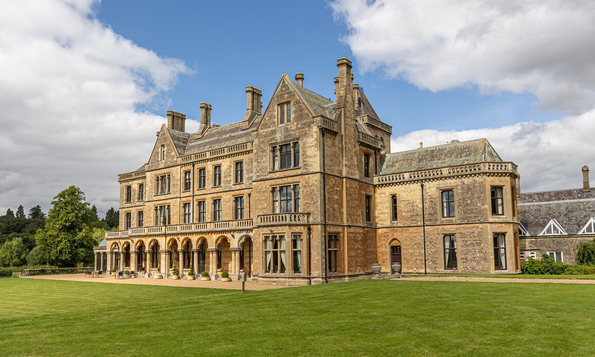 Warwickshire: 4* Double Room with Breakfast and Spa for 2