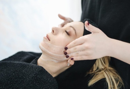 One 60 Minute Signature Facial - Bespoke Wellness