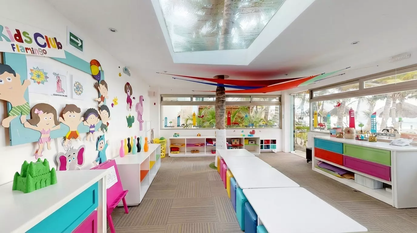 ✈ All-Incl. Paradise: 4 Nights at Flamingo Beach Resort Cancún