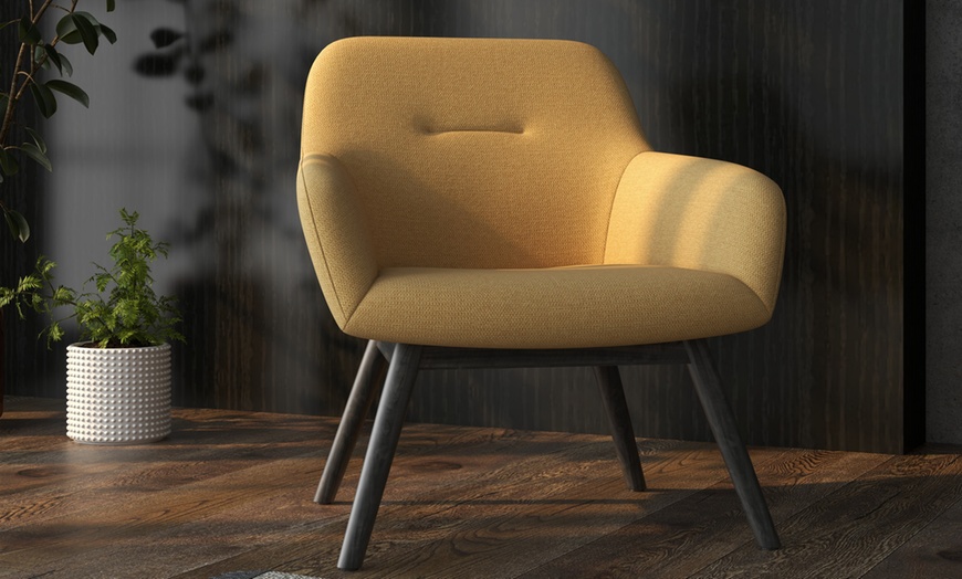 Image 4: Poltrona scandinava con gambe in legno massello Doosense