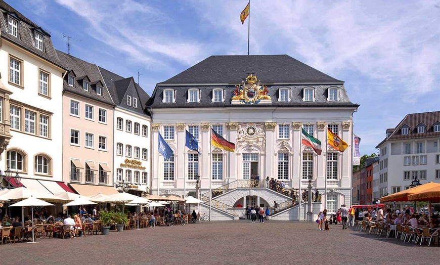 Image 3: City Walking Tour durch Bonn für 1 - 6 Personen