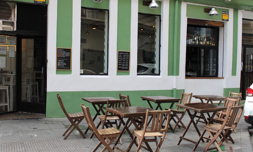 Image 7: Tapeo que te veo: croquetas, tortilla y bebidas para 2 personas