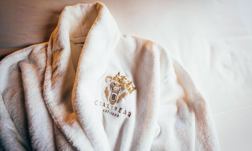 Image 24: Oxfordshire: An Overnight 5* Stay w/ Dinner and Champagne 