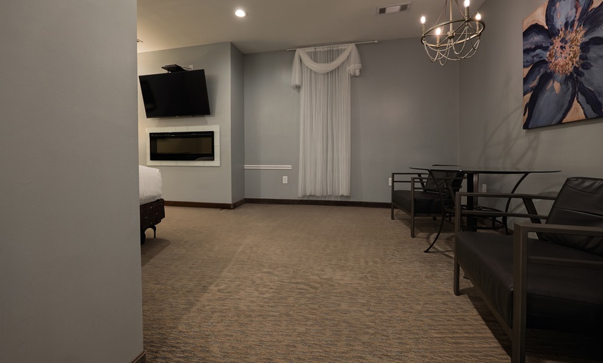 Image 18: Private, In-Room Swimming Pools at Belamere Suites Hotel