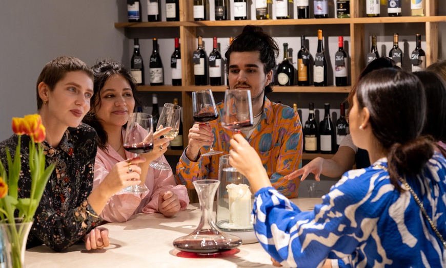 Image 1: Wine Tasting am Potsdamer Platz - 4 Weine für 2, 4 oder 6 Personen