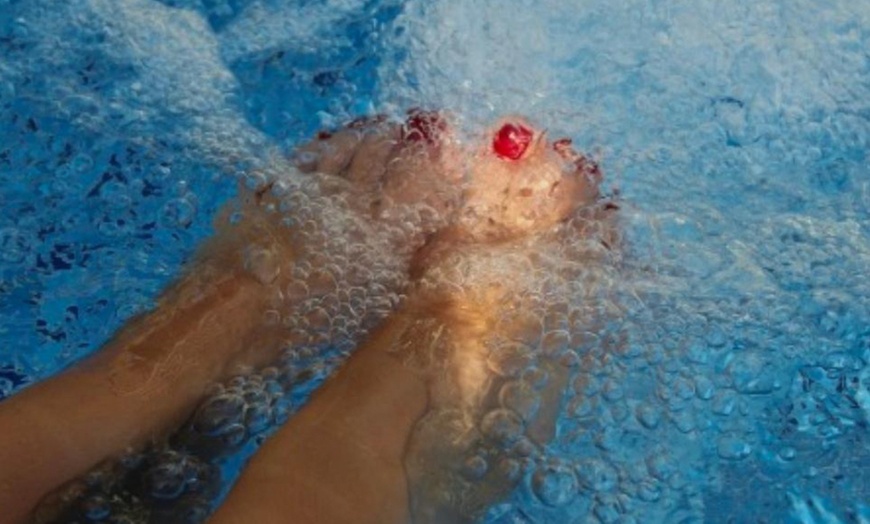 Image 2: Relax with a 1- or 2-hour Couples Reflexology Cruise