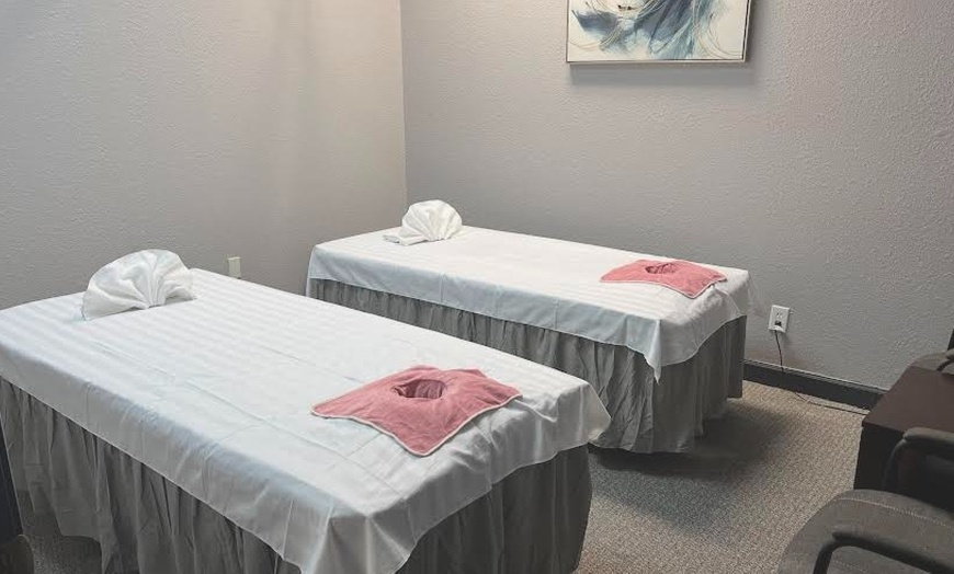 Image 5: Swedish Massages for 1 or 2 w/Optional Hot Stones and Essential Oil 