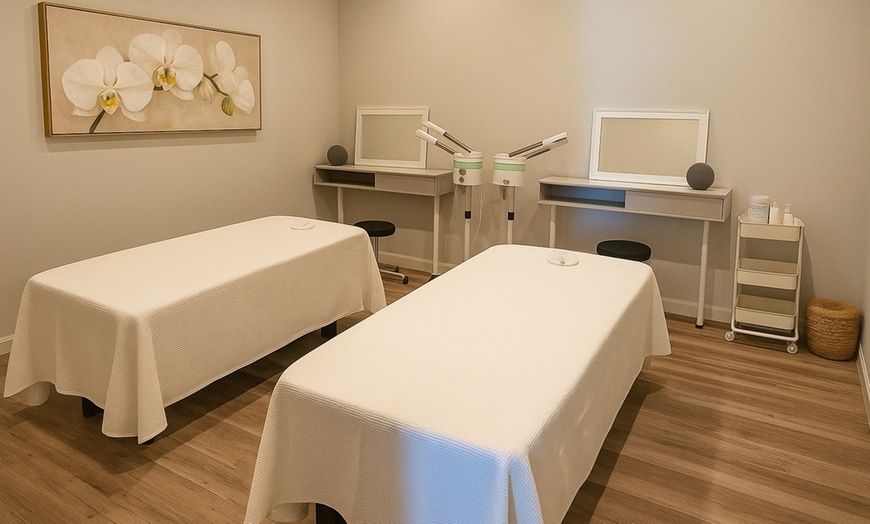 Image 2: Enjoy 60-Minute Combo Massage or Facial / 30-minute Robotic massage 