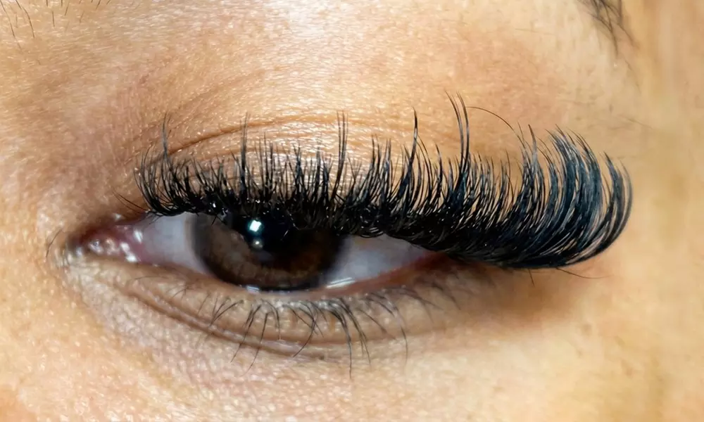 Enhance Your Look with a Full Set of Individual Eyelash Extensions