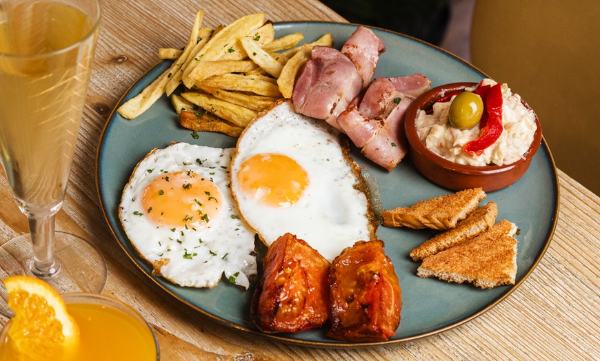 Image 2: Brunch o merienda en 9 o 10 pasos para 2 o 4 y opción a cava o mimosa 