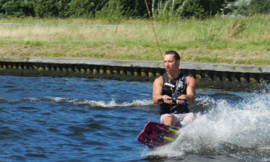 Image 4: Actief uitje op het water: waterski- of wakeboard-les