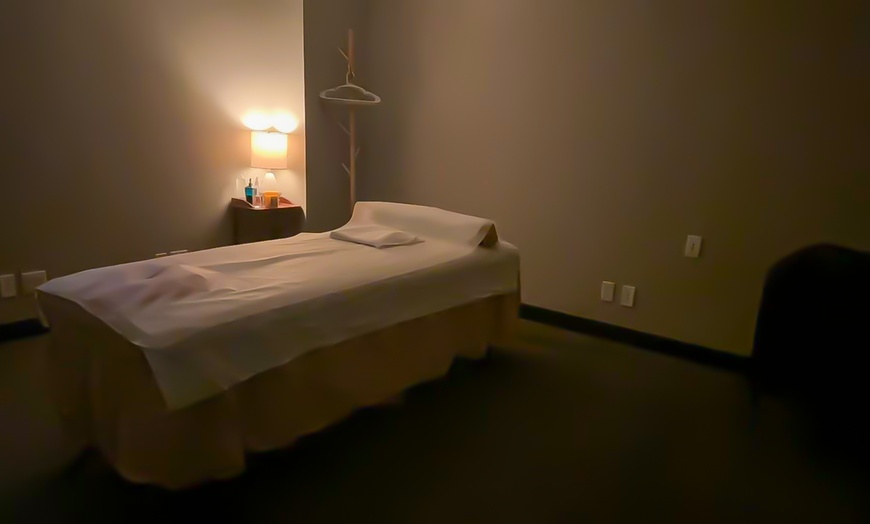 Image 4: Relax with a 60-Minute Shiatu