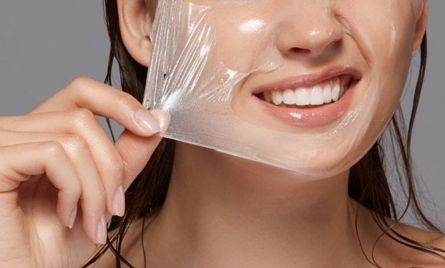 Image 10: Up to 41% Off on Professional Chemical Peel at Lux clinic 