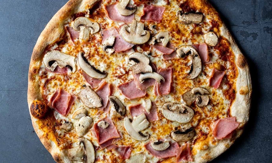 Image 7: Menú italiano de cena para 2 o 4 con pasta o pizza, postre y bebidas