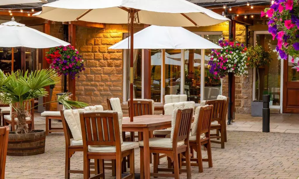 West Yorkshire: 4* Standard Double or Twin Room with Breakfast & Wi-Fi