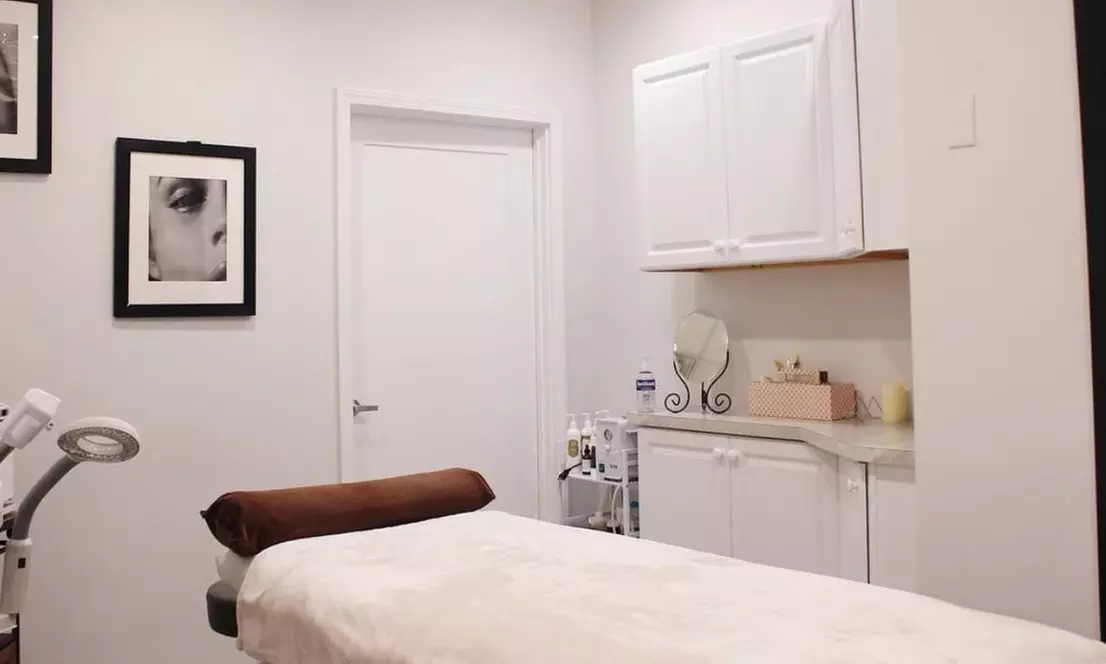 60-Min Swedish, Hot Stone, or Deep Tissue Massages with Aromatherapy