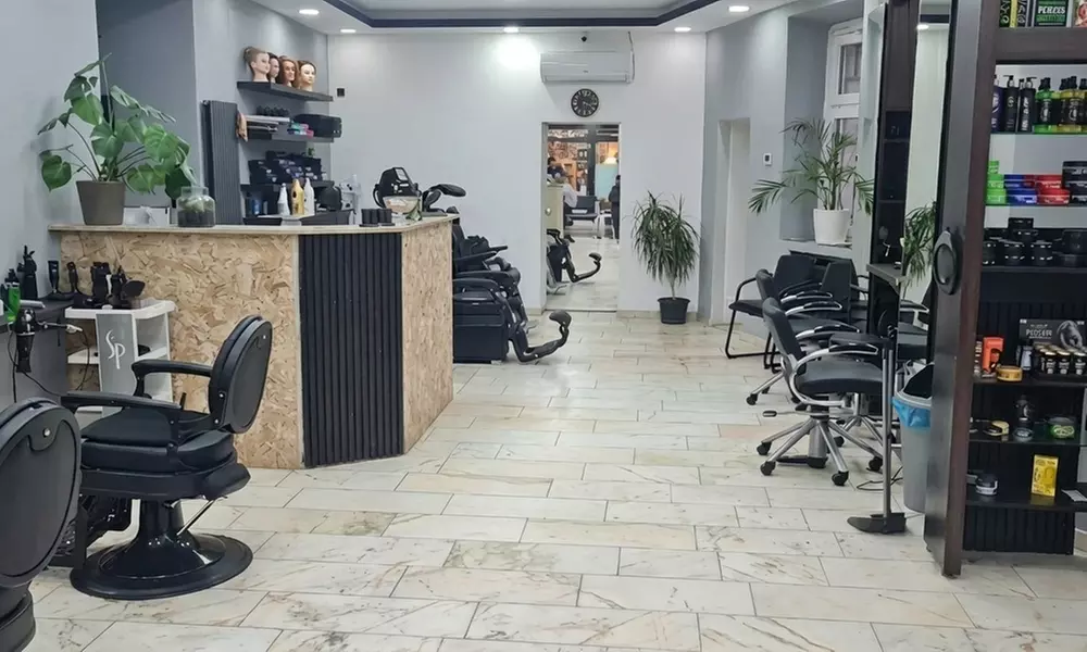 Damen-Haarschnitt, optional mit Komplett- oder Ansatzfarbe bis 2 cm