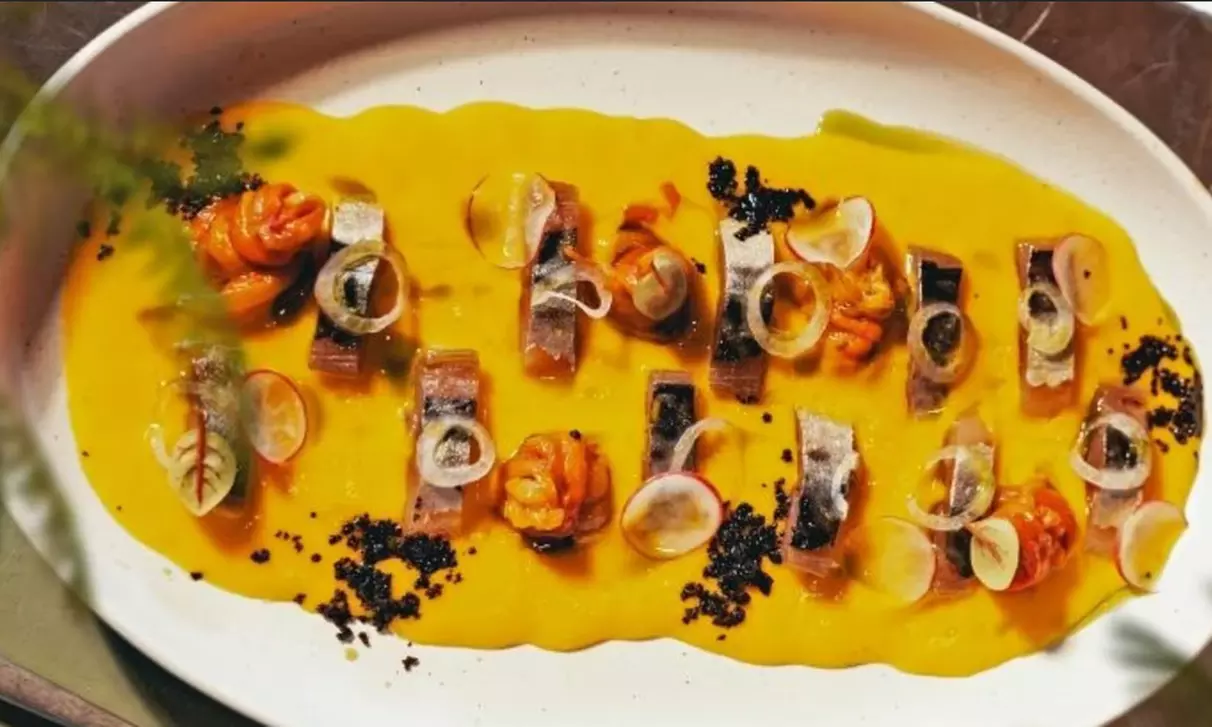 Menú fusión para 2 o 4 personas con postre y opción a botella de vino