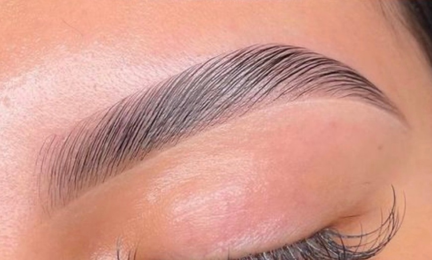 Image 4: Lifting y tinte de pestañas con opción de diseño y depilación de cejas