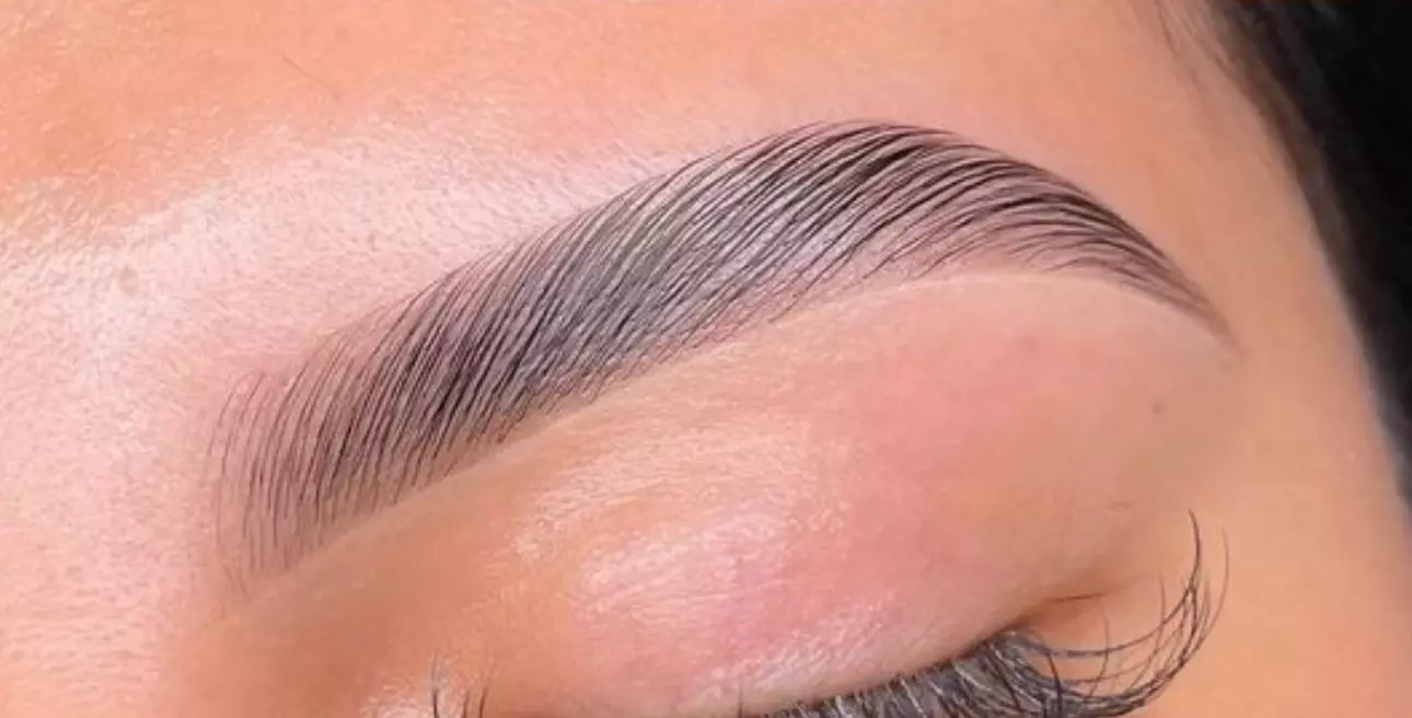 Lifting y tinte de pestañas con opción de diseño y depilación de cejas