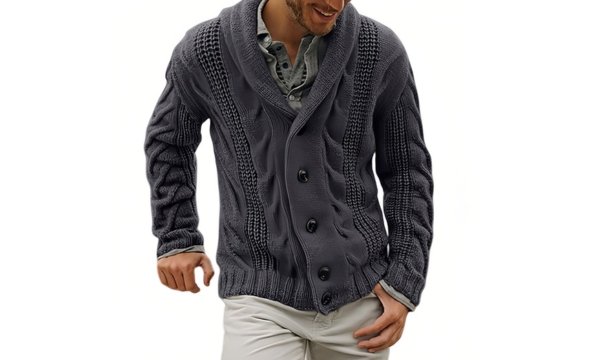 Image 3: Pull en maille à col rabattu, boutonné sur le devant