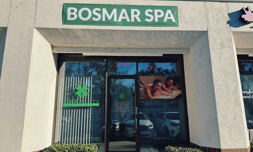 Image 2: Relax with 60 or 90 Minute Massage Options including Couples Session