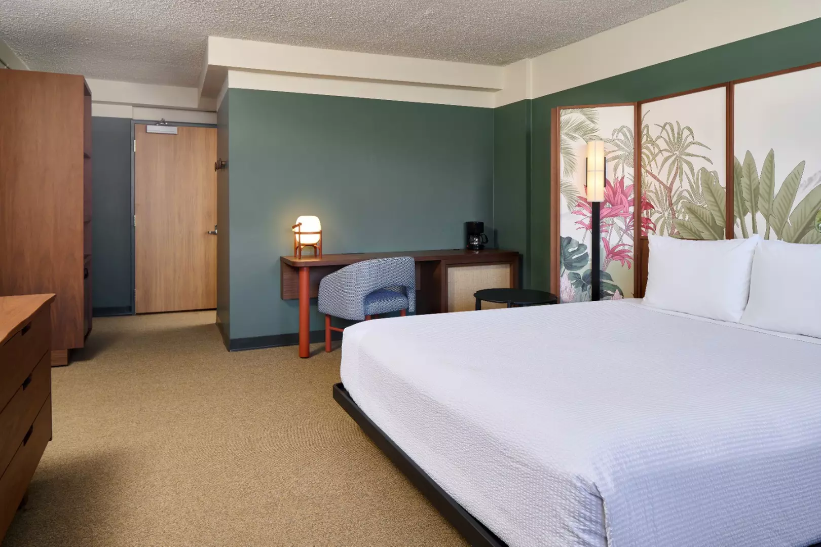 Pagoda Hotel: Family-Friendly & Affordable - Book Now!