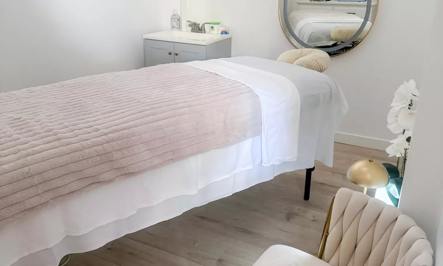 60- or 90-Min Swedish-Deep Tissue Massage w/ Hot Towel & Aromatherapy at Lux Scalp Spa & Massage (Up to 53% Off) - Primary Image