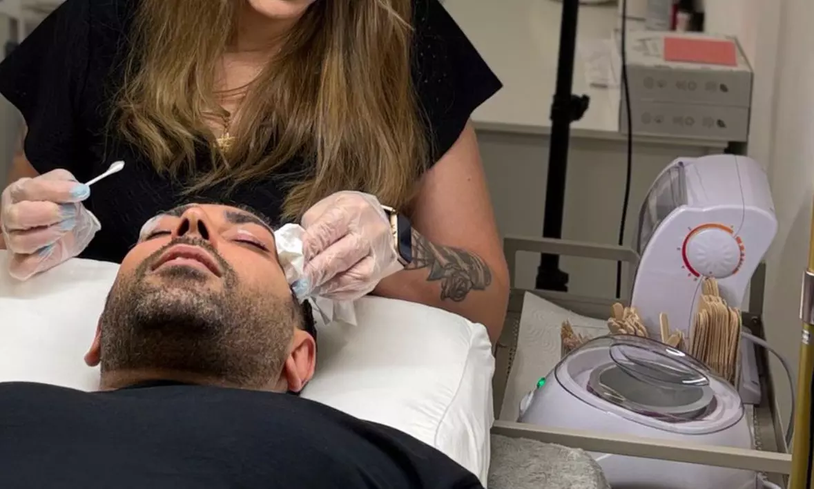 Augenbrauen- oder Wimpern-Lifting inkl. Färben für 1 Person