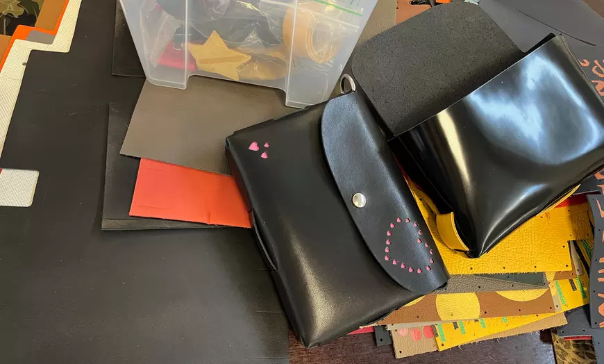 Image 6: Maak je eigen leren tas tijdens een creatieve workshop