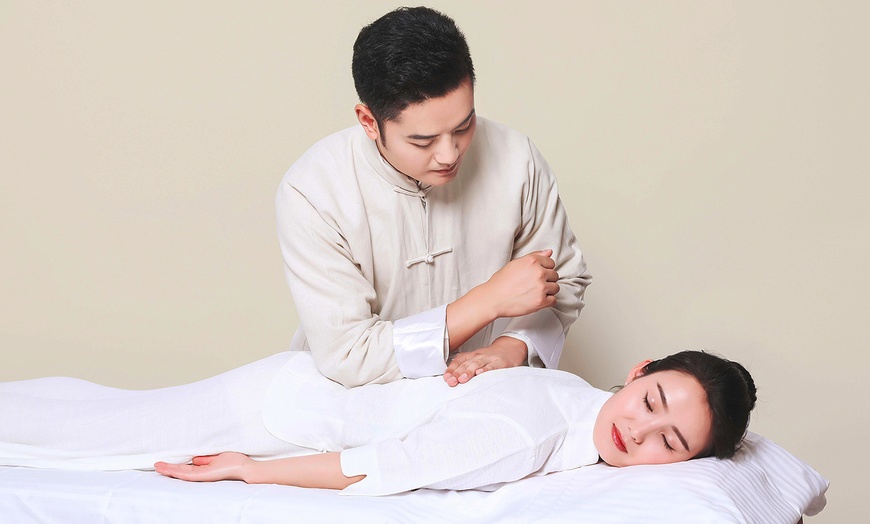 Image 2: Relaxing Massage & Essential Oils: 50, 70, or 90 Mins of Bliss