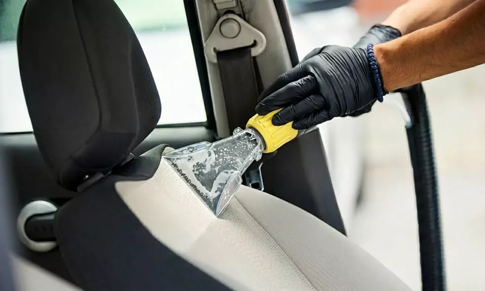 Lavado de coche a mano completo con opción a faros y/o tapicería