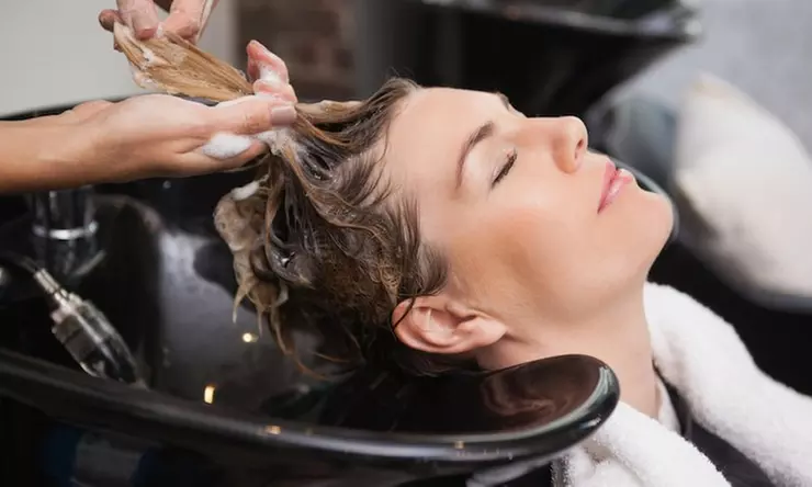 Sesión de peluquería con opción a tinte de raíz y/o mechas para 1