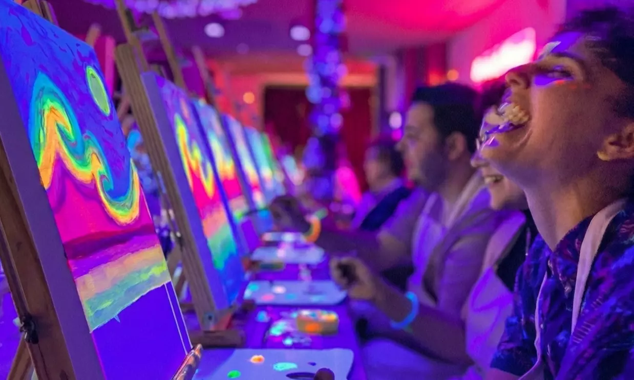 Cuadro Neon o Tote Bag con taller de 2h y vino ilimitado