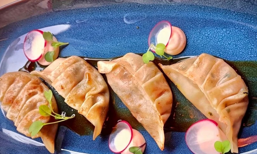 Image 20: Menú para 2 o 4 con entrantes, principales, postres y bebidas 