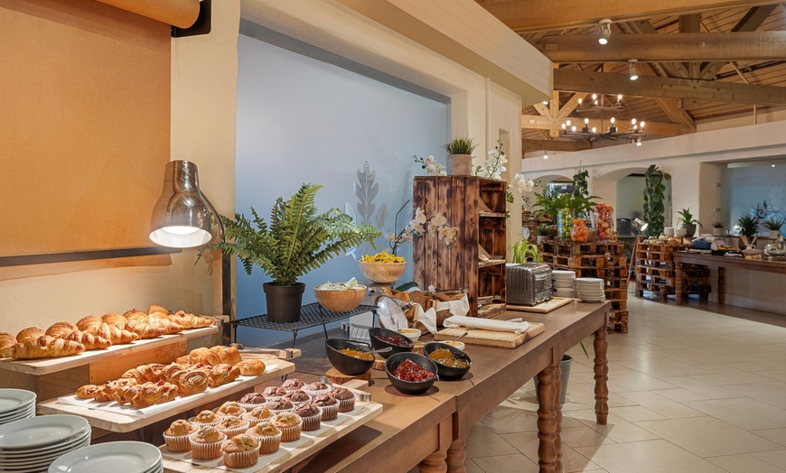 Image 17: Warwickshire: Spa Stay with Breakfast, Dinner & Treatments 