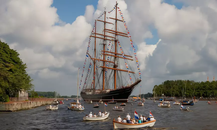 Image 3: 90 minuten cruise tijdens SAIL 2025 met drankjes en snacks