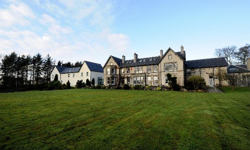 Image 3: Afternoon Tea with Spa Access and Prosecco!