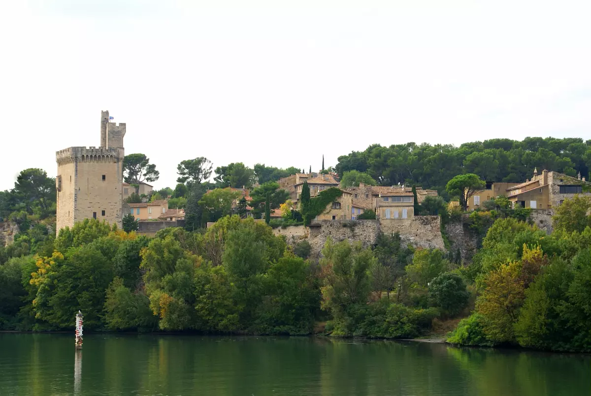 Villeneuve lès Avignon : appartement T2 ou T3 avec option PDJ
