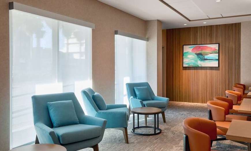 Image 12: Comfortable Budget Hotel Near LAX With Parking Included