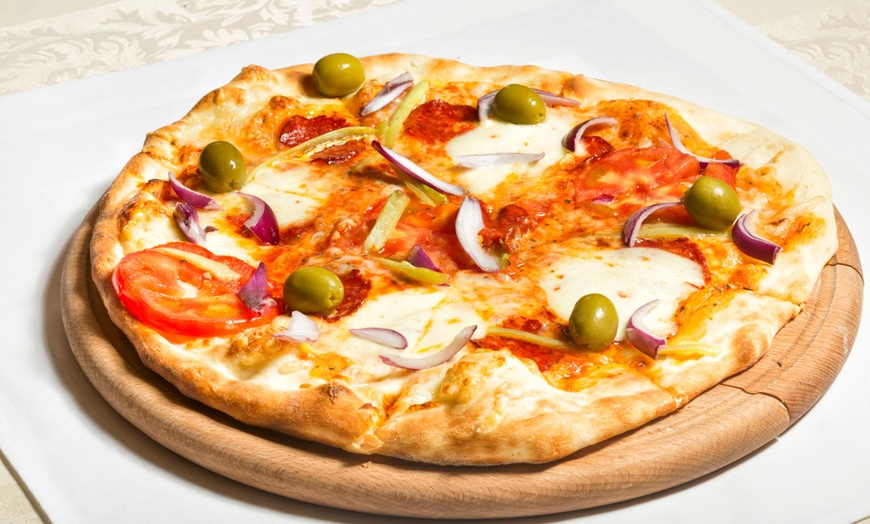 Image 8: Fun Pizza Cooking Classes Near You