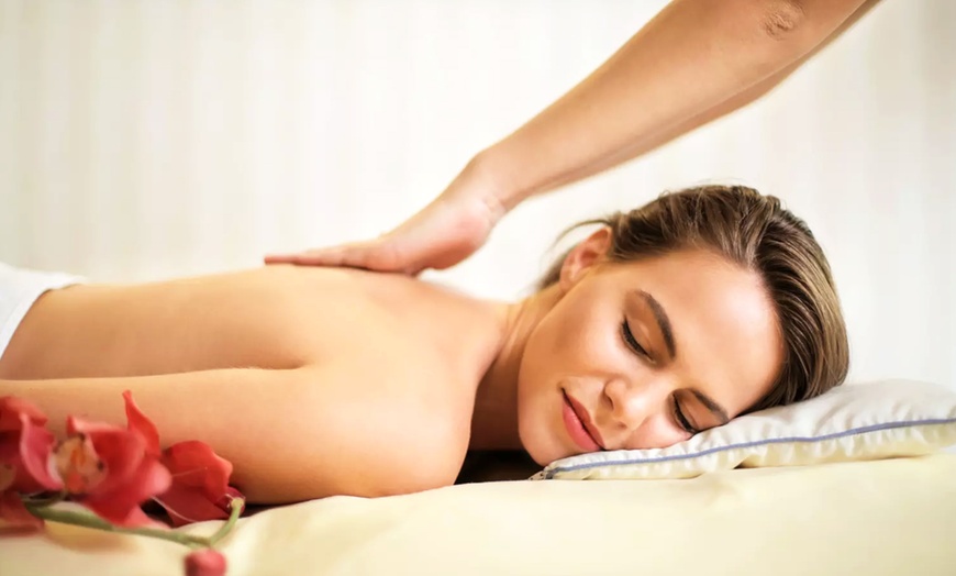 Image 3: Massage et soin visage avec Maison Beauty K