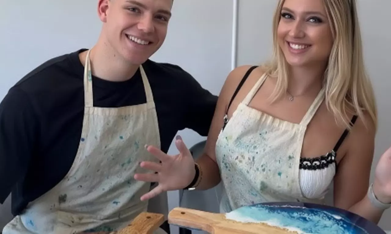 1.5 Hours of Resin Cheese board Workshop for Up to 14 People