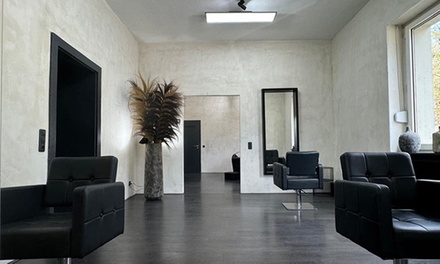 Fresh up Gloss inkl. Föhnen und Kur für 1 Person - Die Haarfabrik