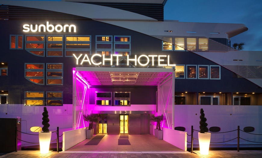 Image 1: Family Time in the City! Experience Luxury in London