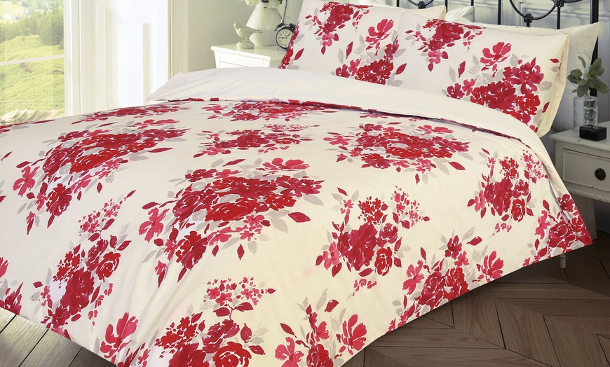 Image 9: Clearance Duvet Sets
