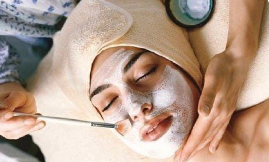 Image 3: Deep Cleansing, Hydration, Acne, Or Pigmentation + LED Glow Facial