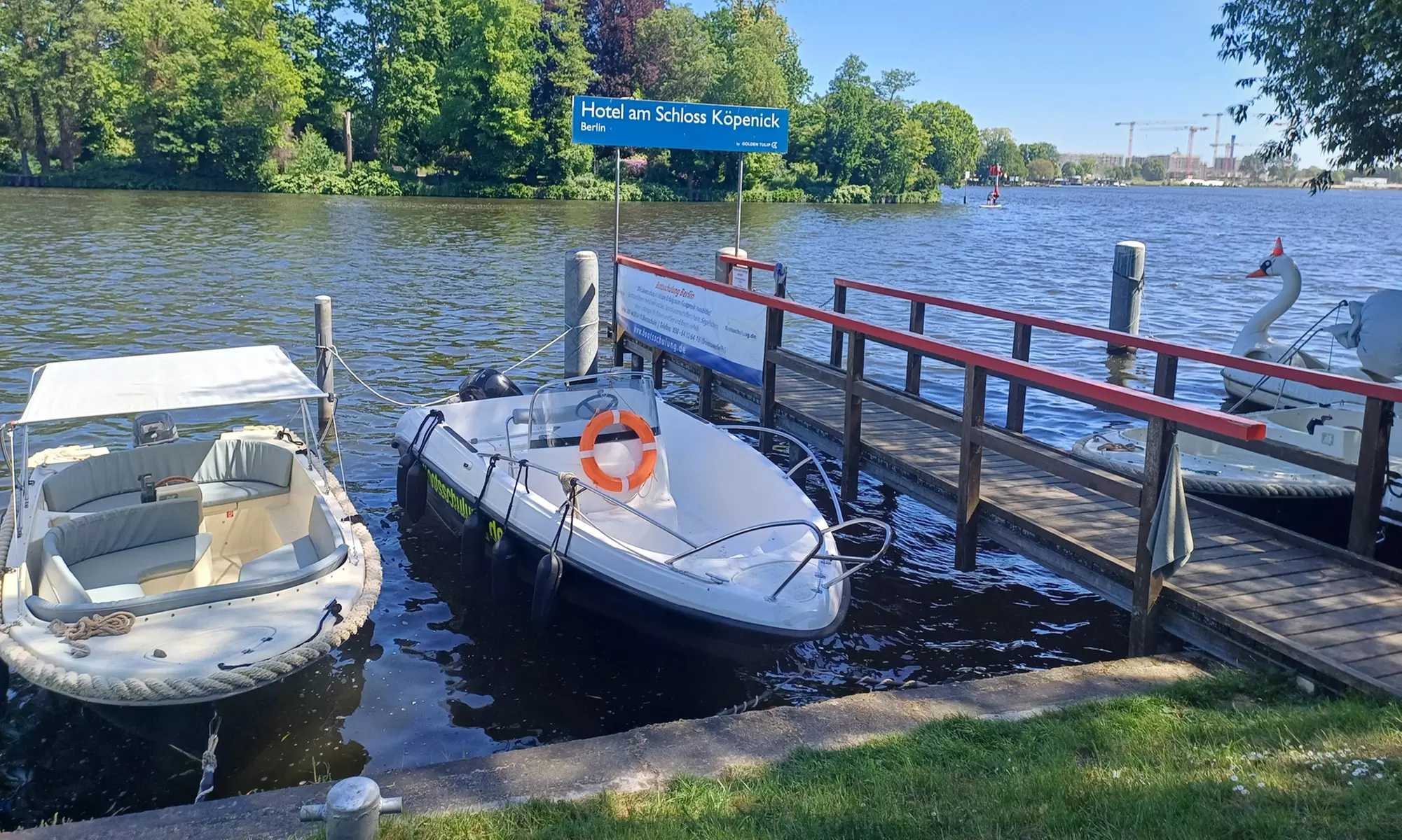 2-6 Std. Miete: Führerscheinfreies Motorboot für bis zu 6 Personen