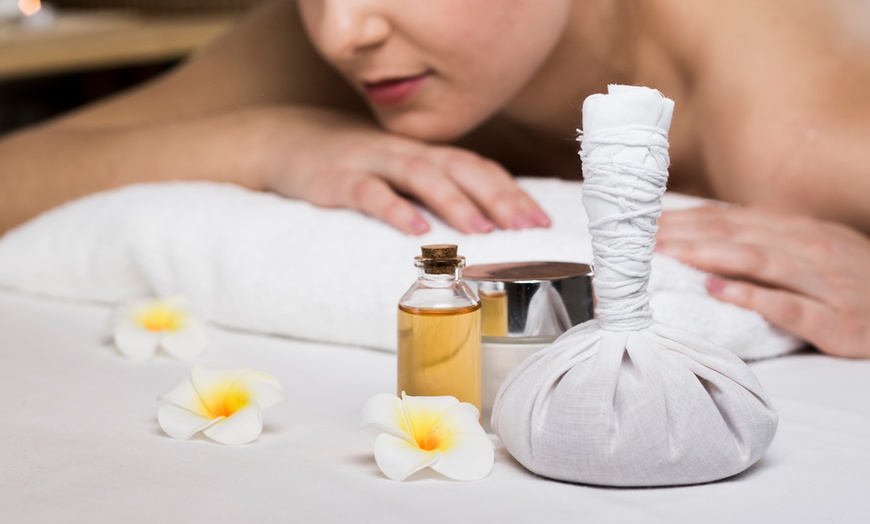 Image 3: Ritual Ayurveda con masaje relajante con aceites y aromaterapia